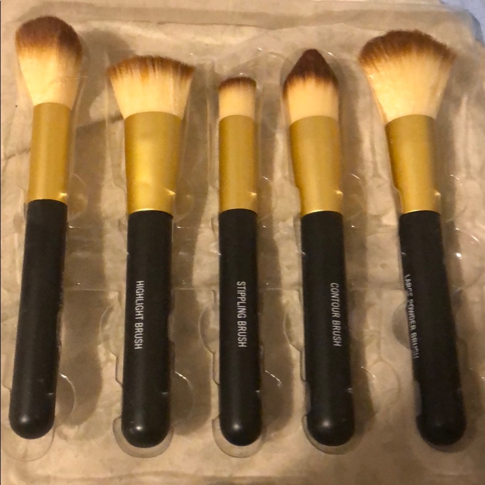 Makeup brushes